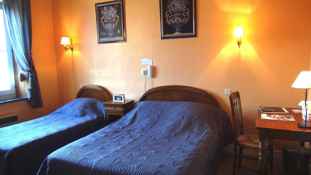 Hotel Le Clos Du Montvinage Étréaupont Quarto foto