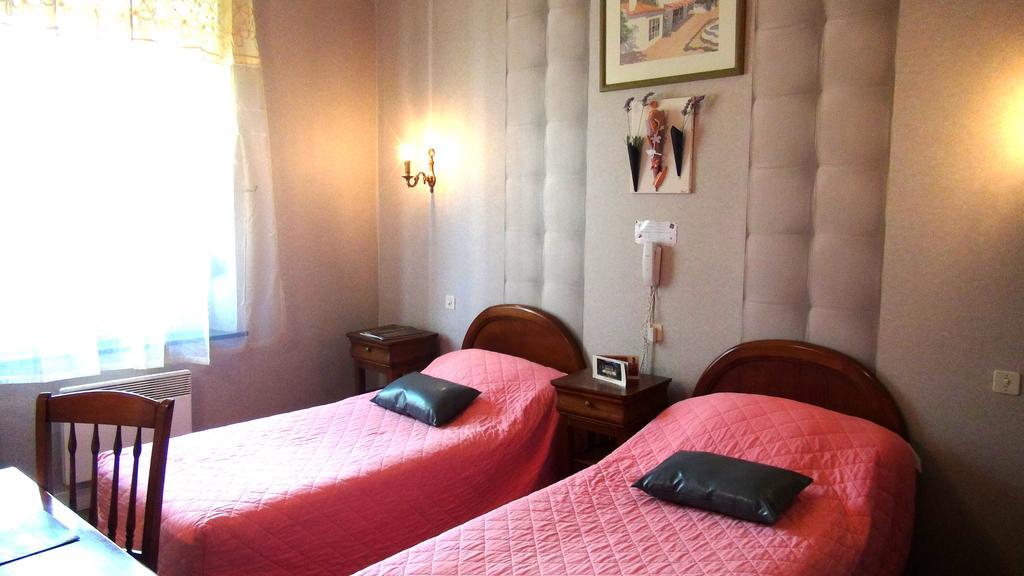 Hotel Le Clos Du Montvinage Étréaupont Quarto foto
