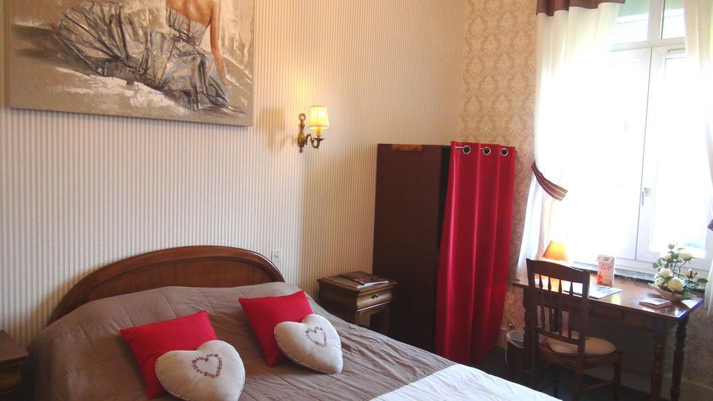 Hotel Le Clos Du Montvinage Étréaupont Quarto foto