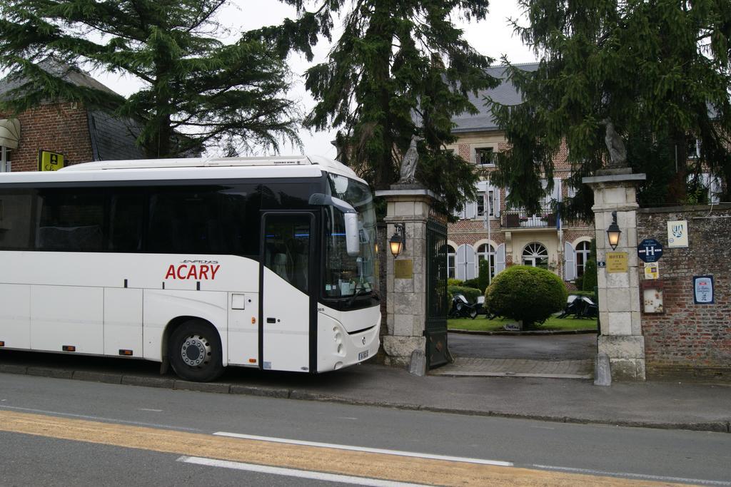 Hotel Le Clos Du Montvinage Étréaupont Exterior foto