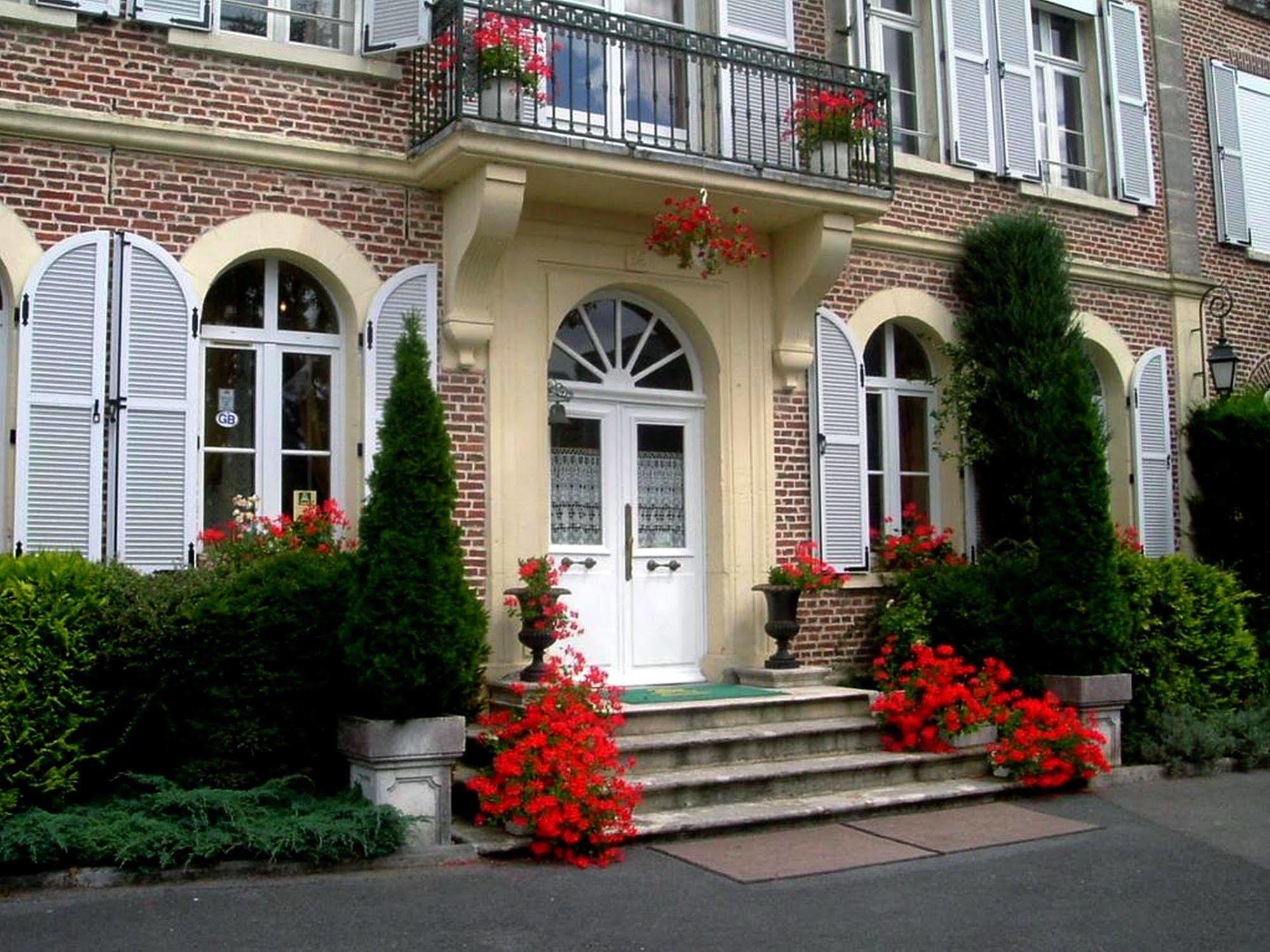 Hotel Le Clos Du Montvinage Étréaupont Exterior foto